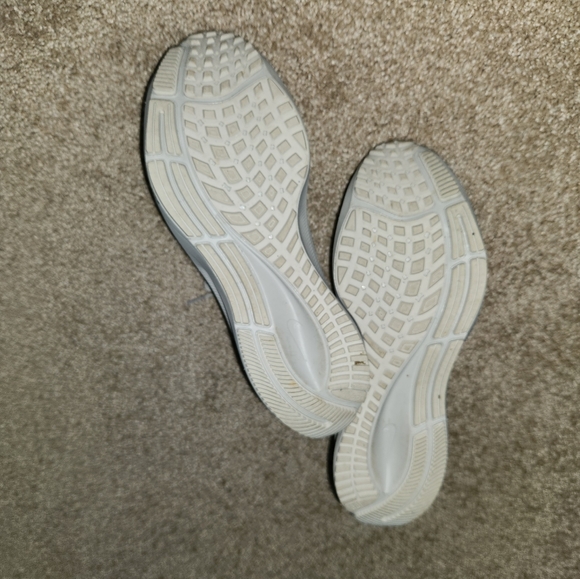 EUC Nike by Tara Air Zoom Pegasus - Picture 5 of 6